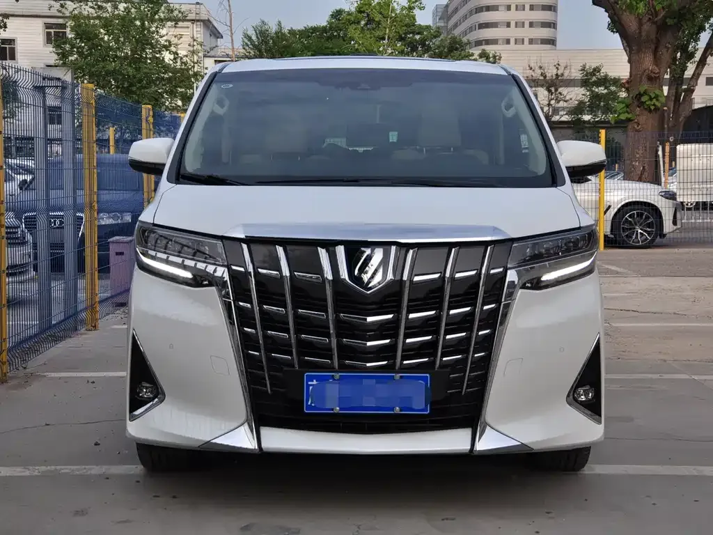 Toyota Alphard — фото 5