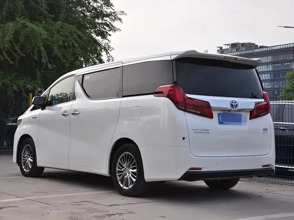 Toyota Alphard — фото 6