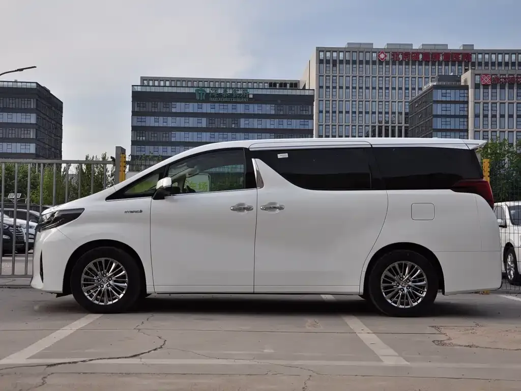 Toyota Alphard — фото 7