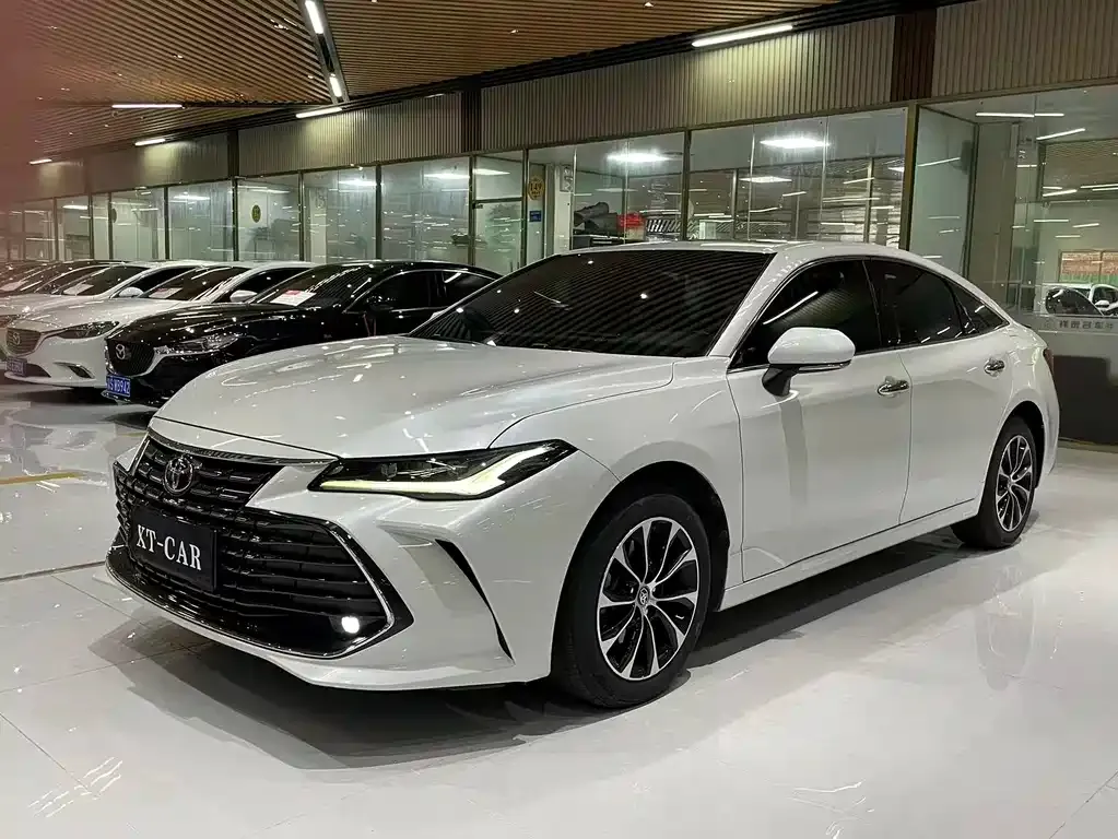 Toyota Avalon — фото 1