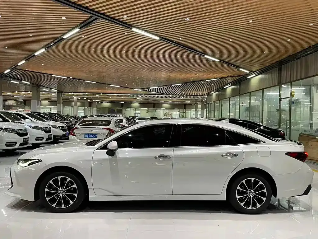 Toyota Avalon — фото 10