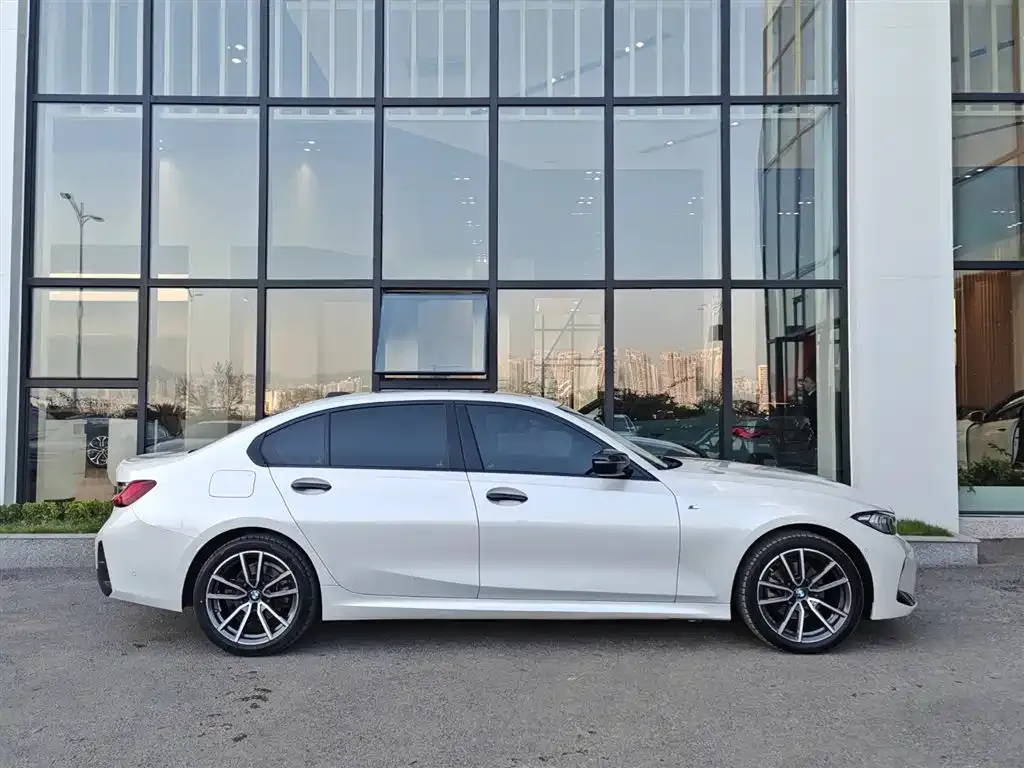 BMW 3 Series 2024 из CN, фото 9