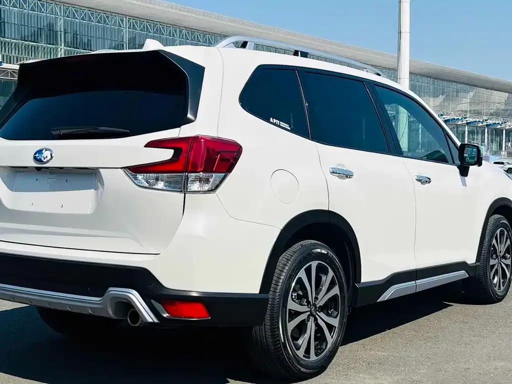Subaru Forester — фото 9