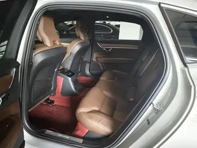 Volvo S90 PHEV 2023 из CN, фото 2