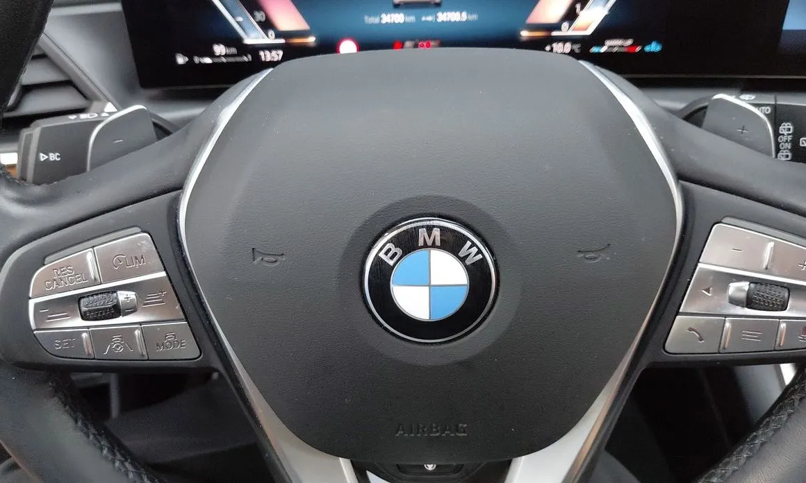 BMW 3-Series 2023 из KR, фото 9