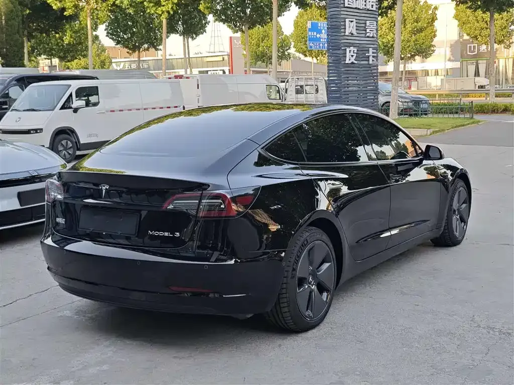 Tesla Model 3 — фото 6