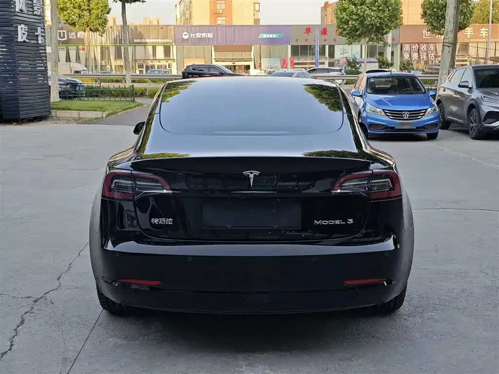 Tesla Model 3 — фото 7