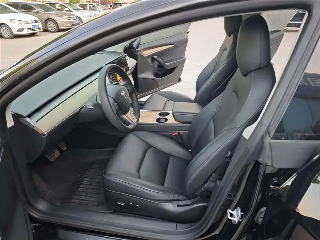 Tesla Model 3 — фото 10