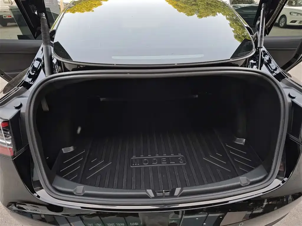 Tesla Model 3 — фото 4