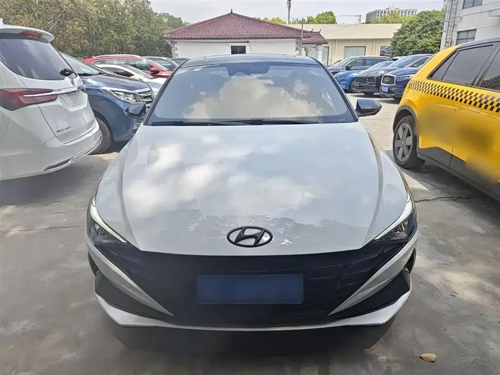 Hyundai Elantra — фото 2