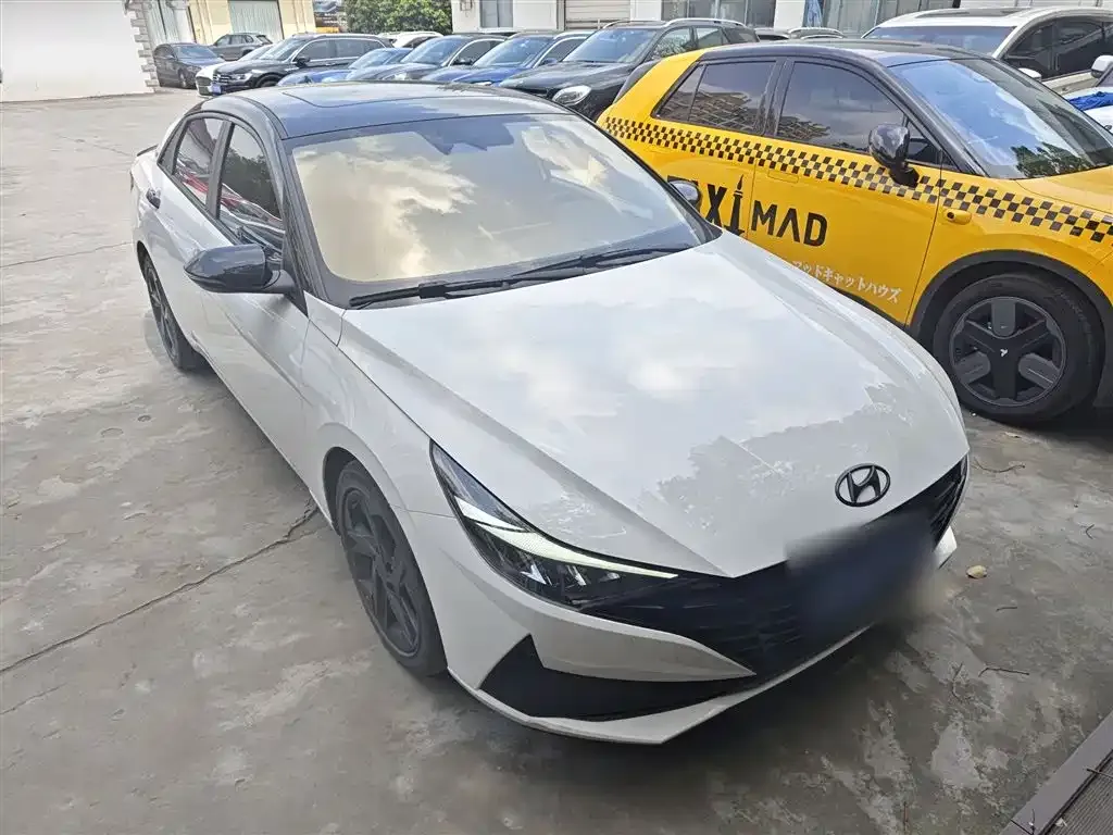 Hyundai Elantra — фото 3