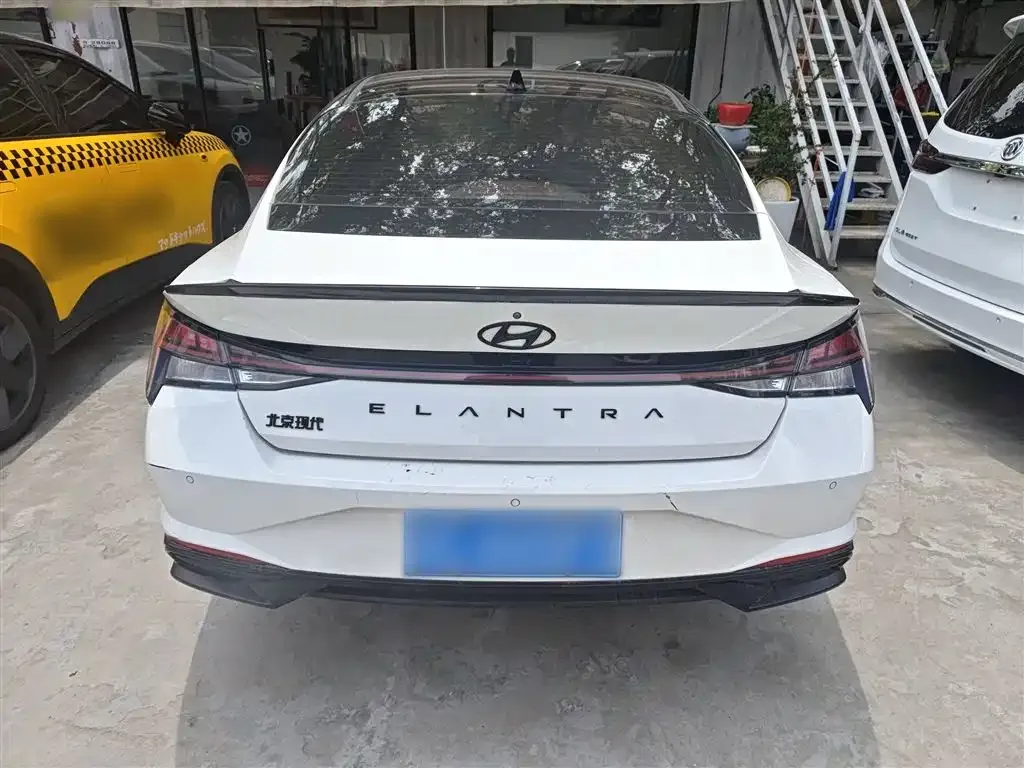 Hyundai Elantra — фото 6
