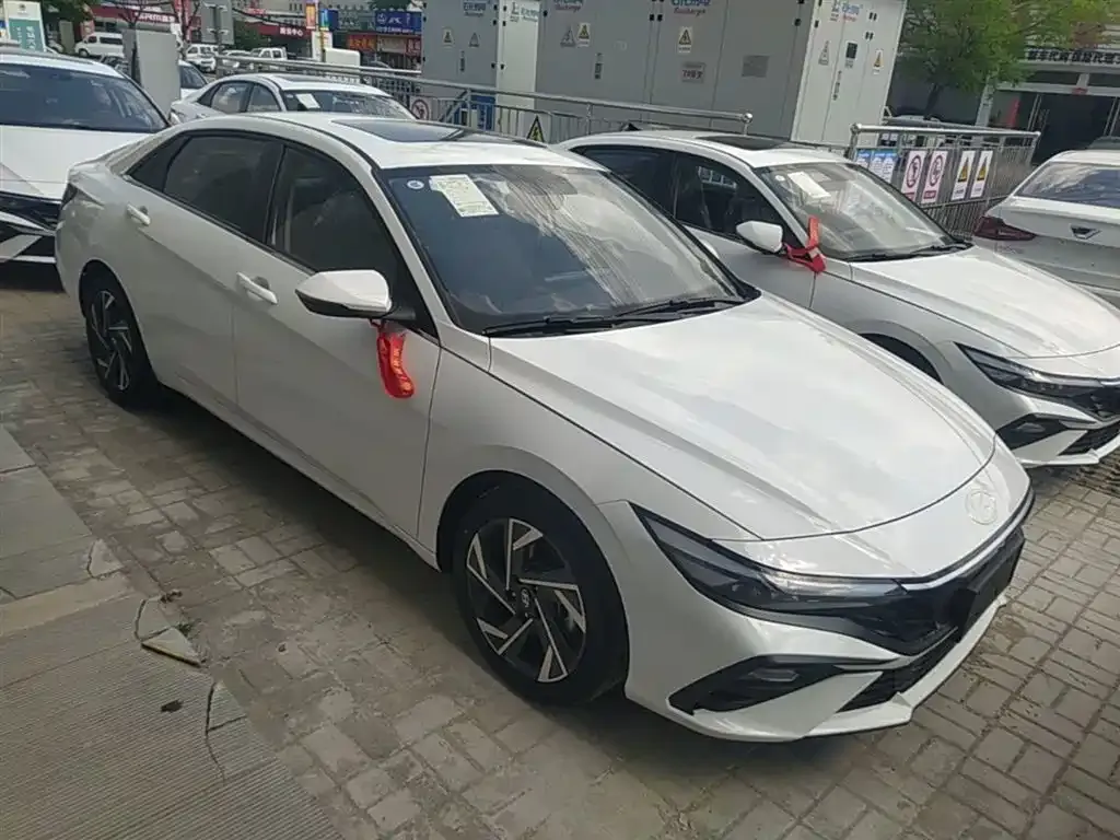 Hyundai Elantra — фото 10