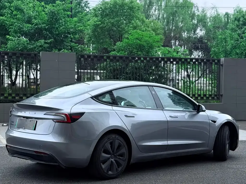 Tesla Model 3 — фото 7
