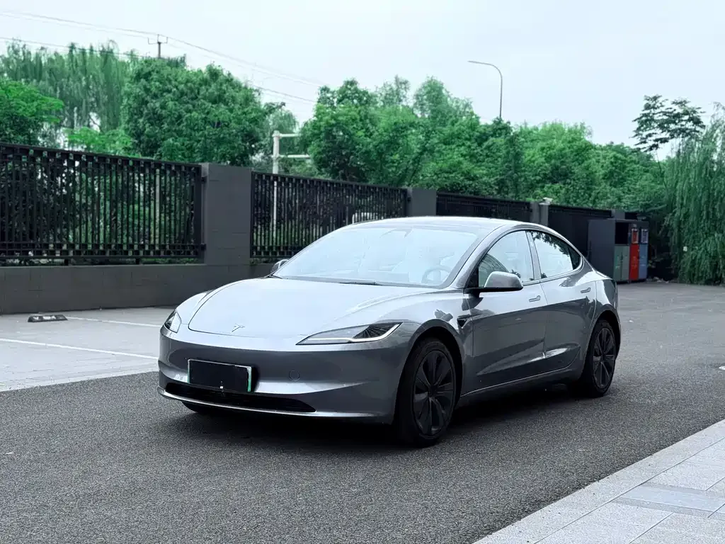 Tesla Model 3 — фото 9