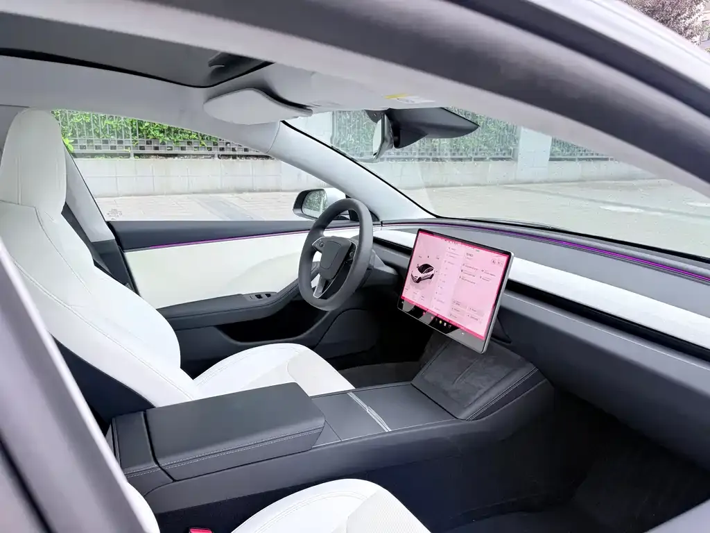 Tesla Model 3 — фото 10