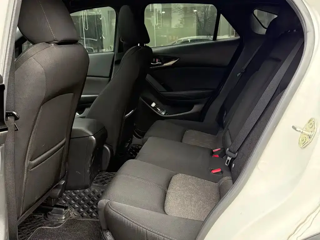 Mazda CX-4 2023 из CN, фото 4