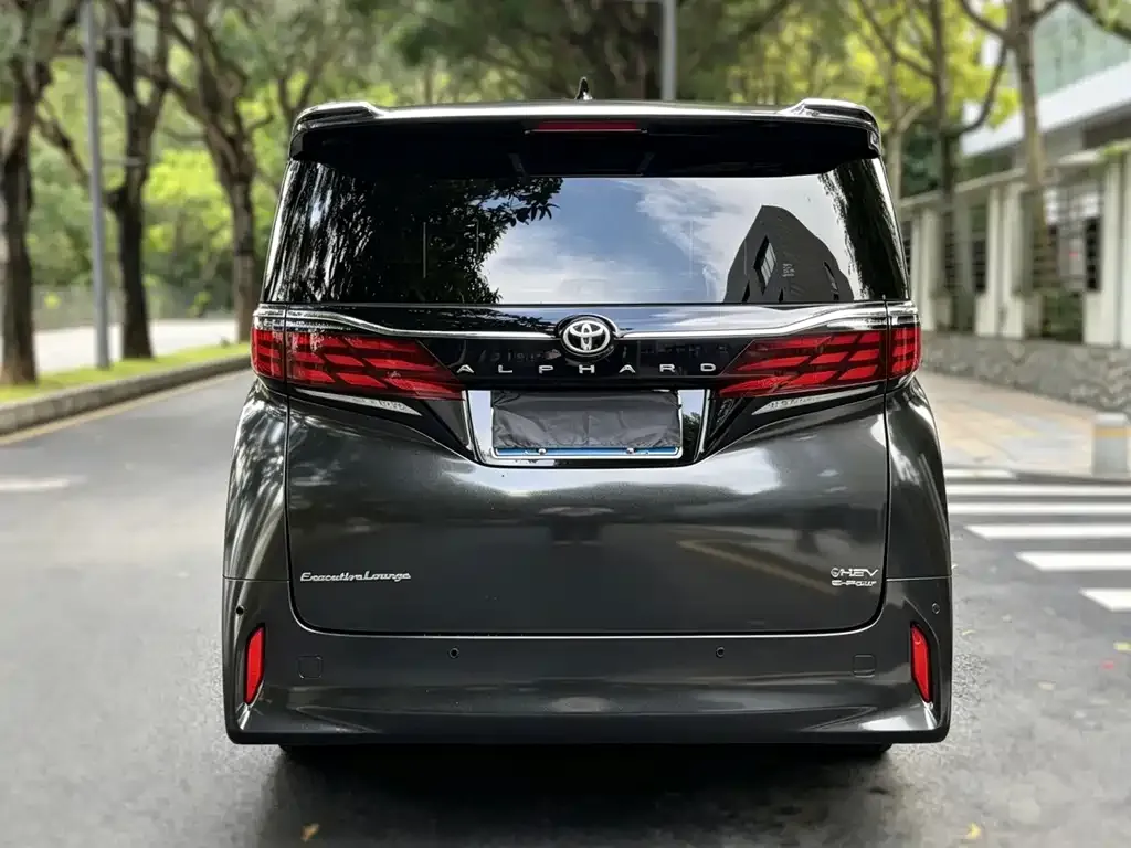 Toyota Alphard — фото 6