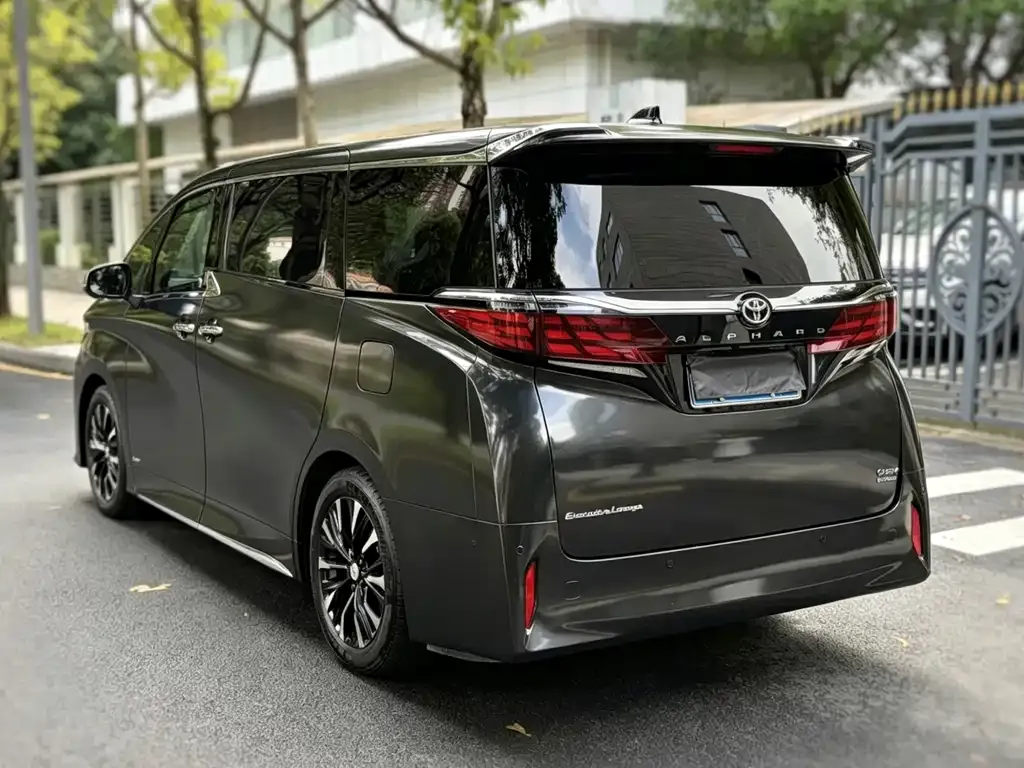 Toyota Alphard — фото 3