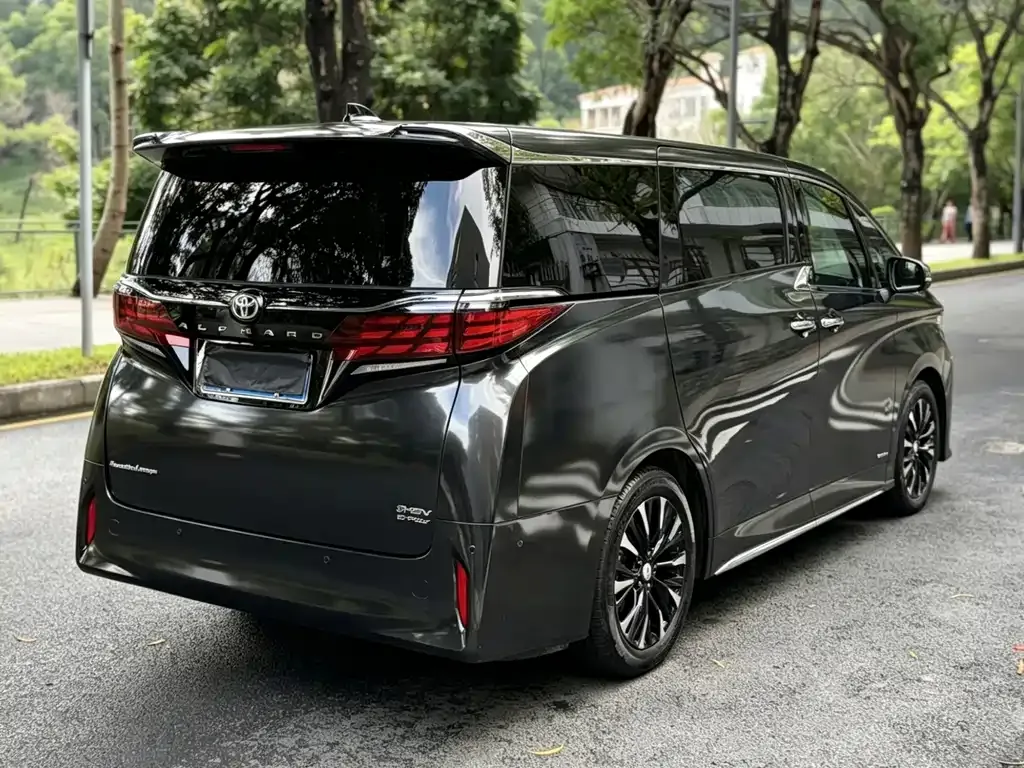 Toyota Alphard — фото 8