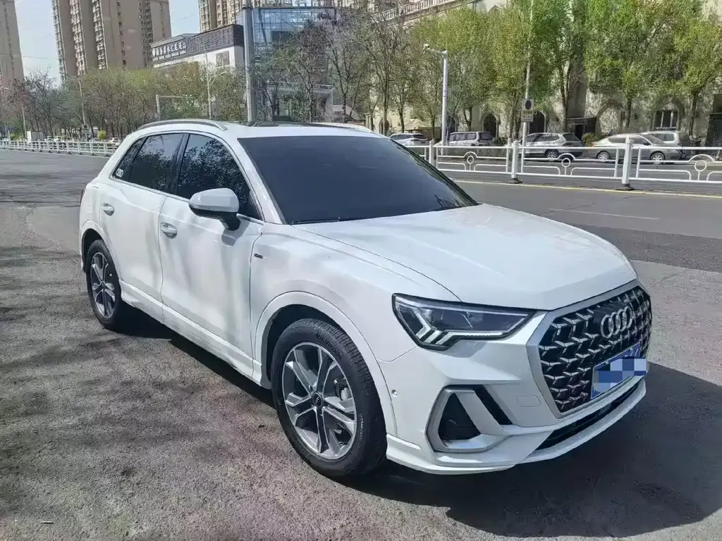 Audi Q3 — фото 1
