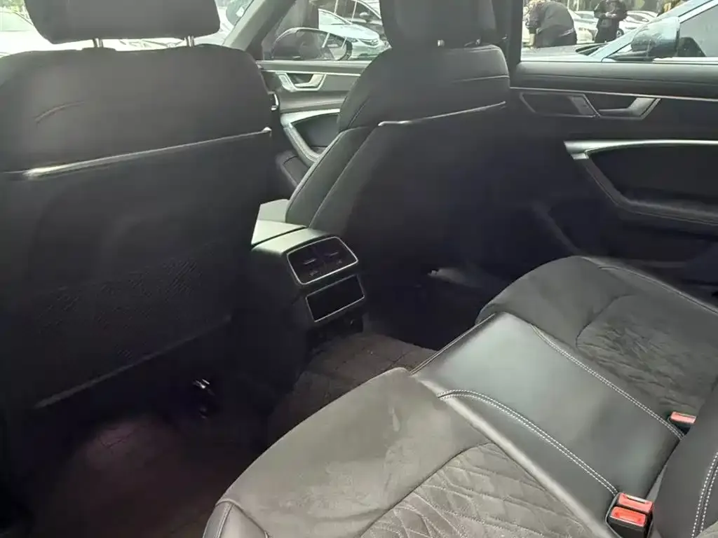 Audi A6L 2025 из CN, фото 2