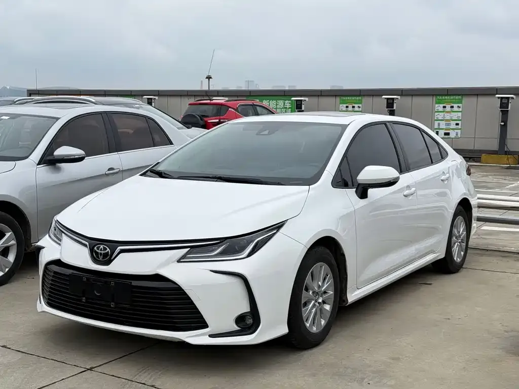Toyota Corolla — фото 1