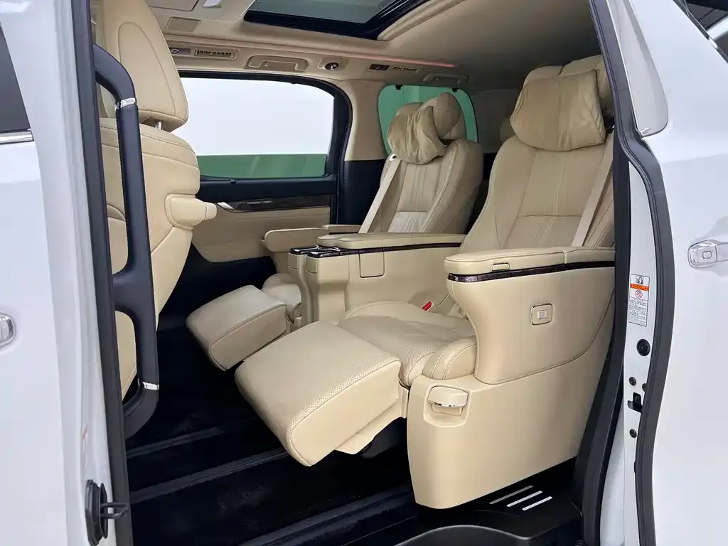 Toyota Alphard — фото 3