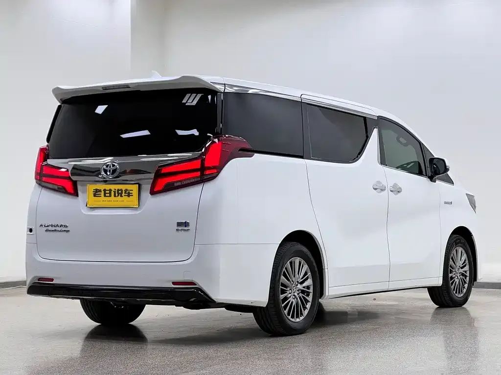 Toyota Alphard — фото 4