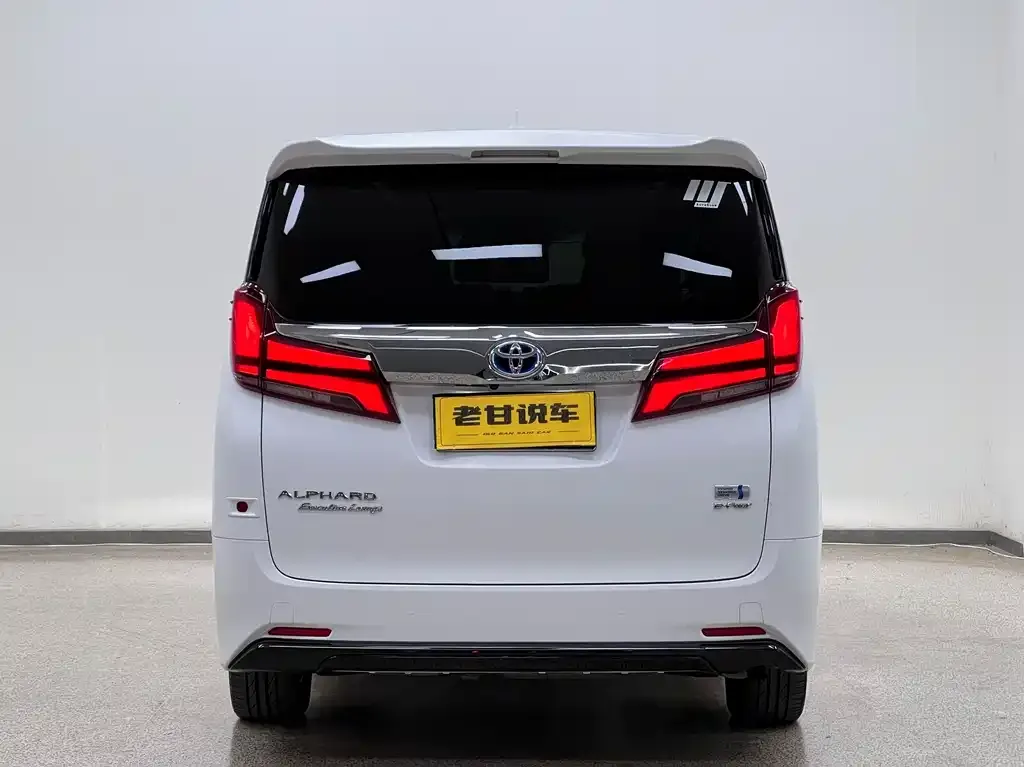 Toyota Alphard — фото 6