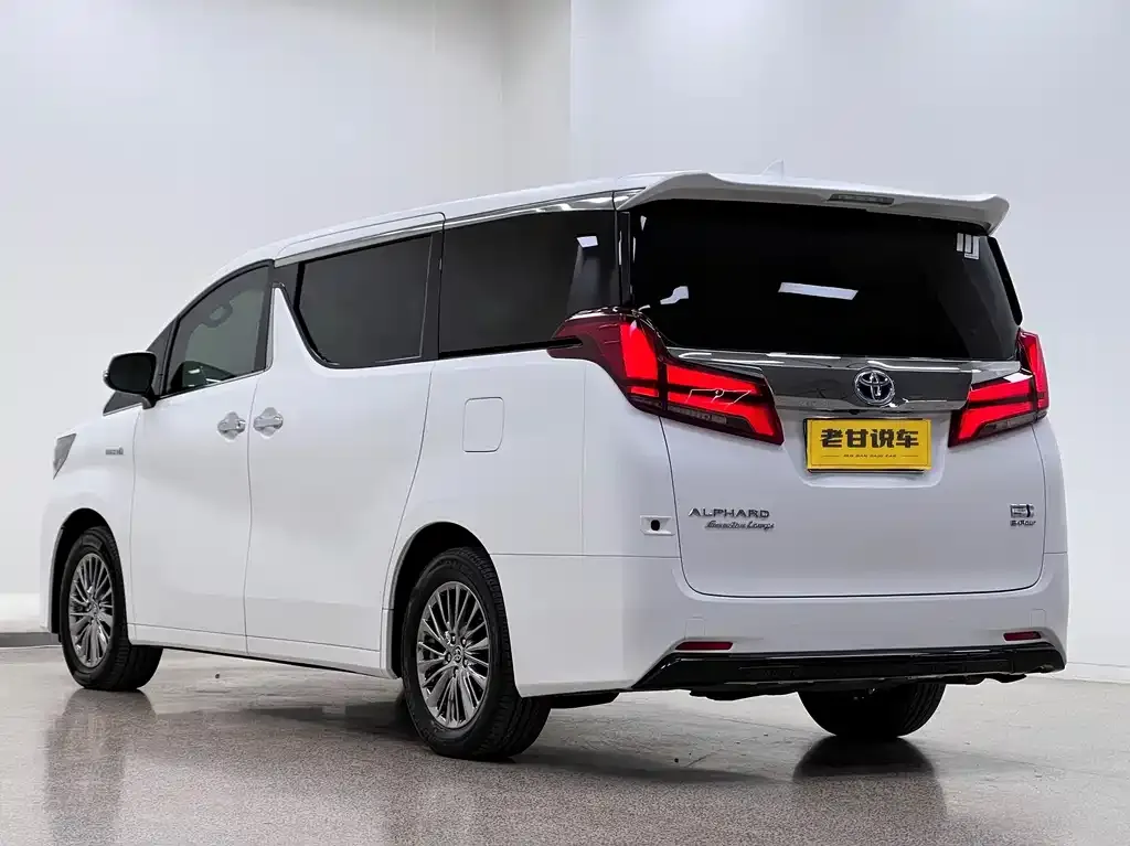 Toyota Alphard — фото 2