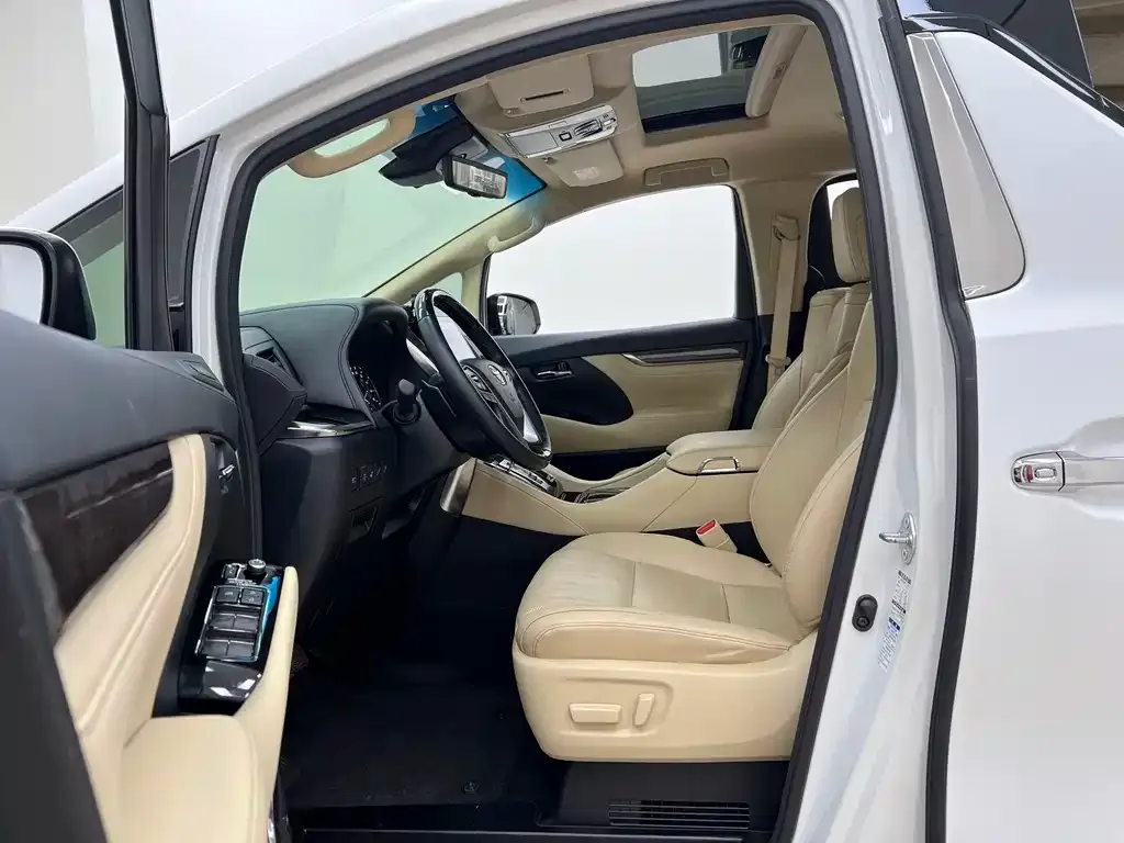 Toyota Alphard — фото 7