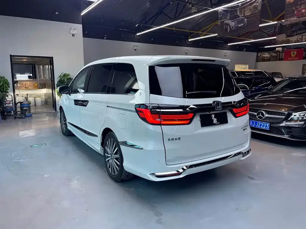 Honda Elysion 2022 из CN, фото 4