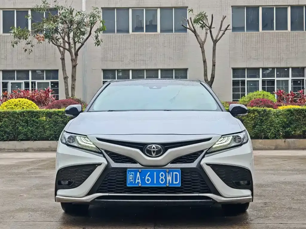 Toyota Camry — фото 6