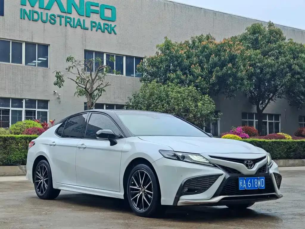 Toyota Camry — фото 7