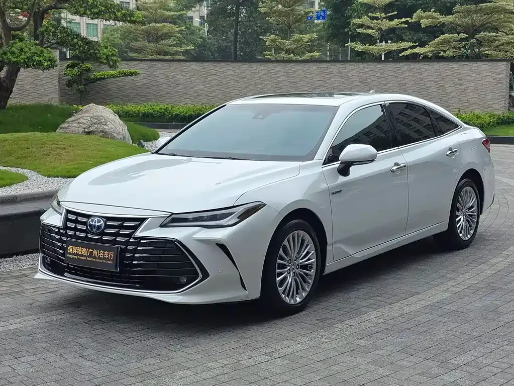 Toyota Avalon — фото 1