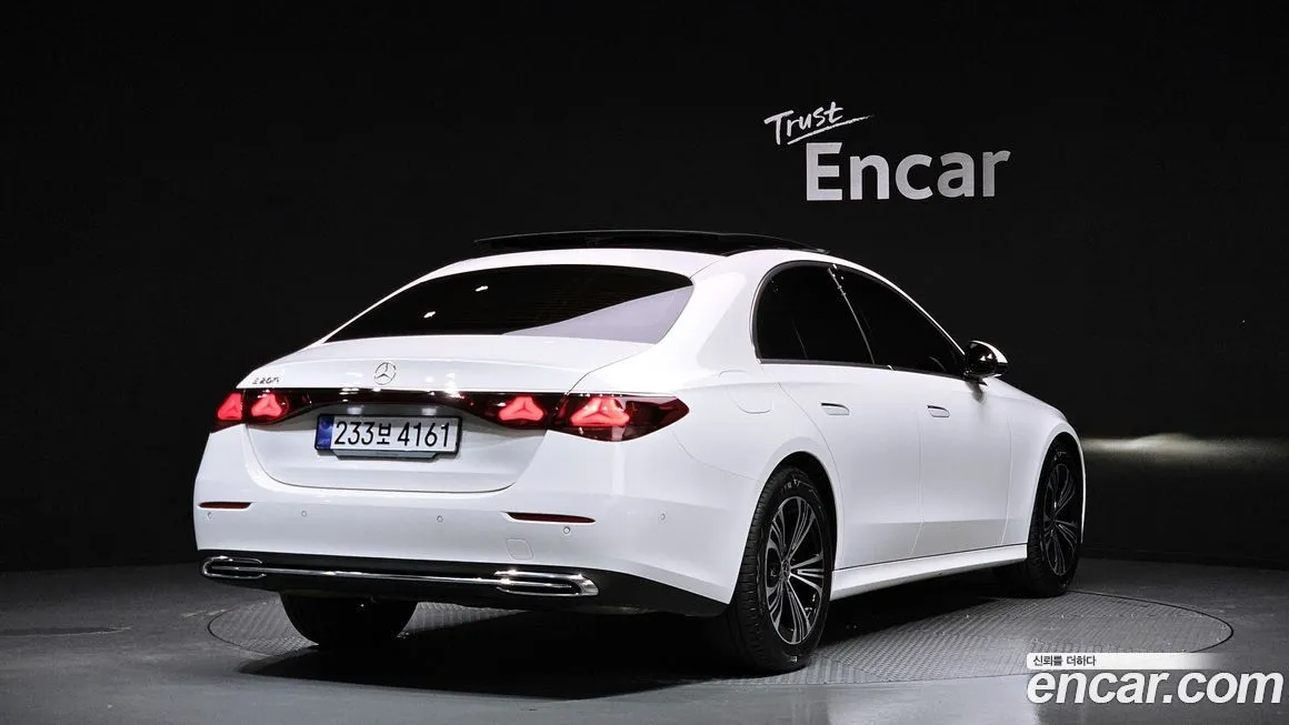 Mercedes-Benz E-Class — фото 6