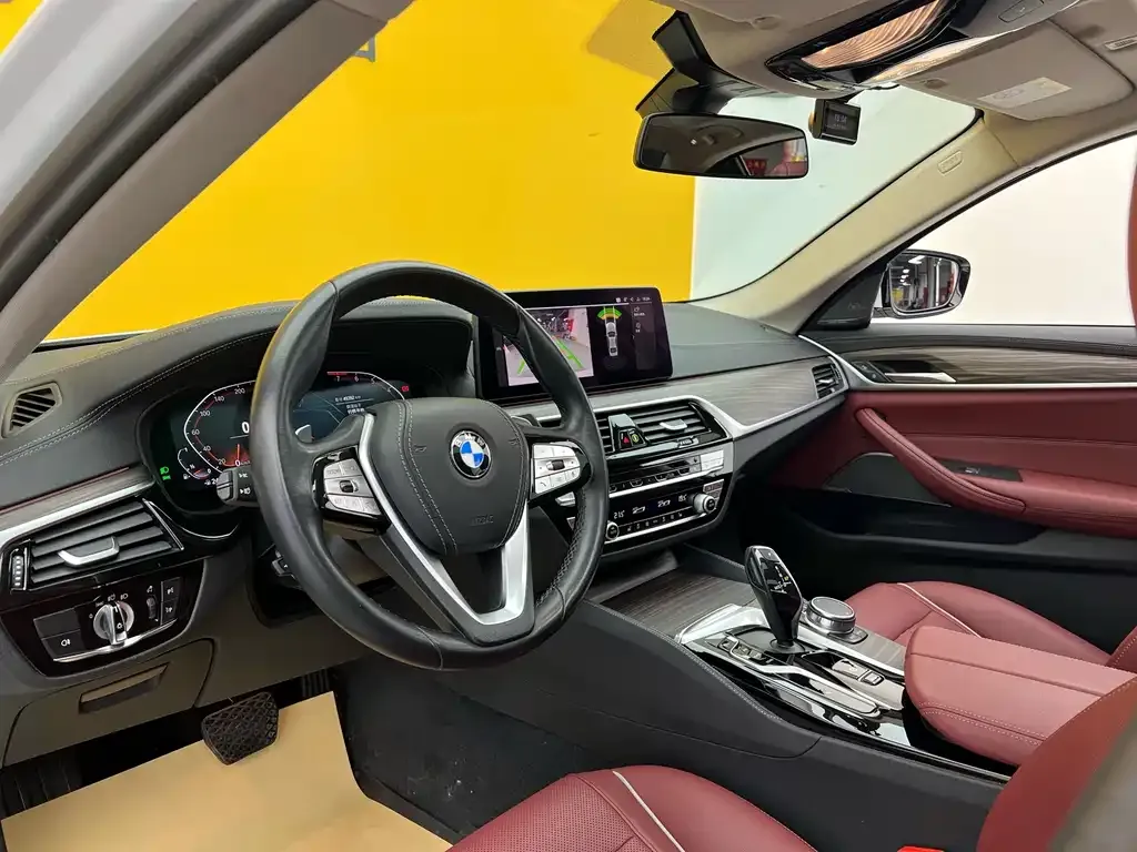 BMW 5 Series — фото 5