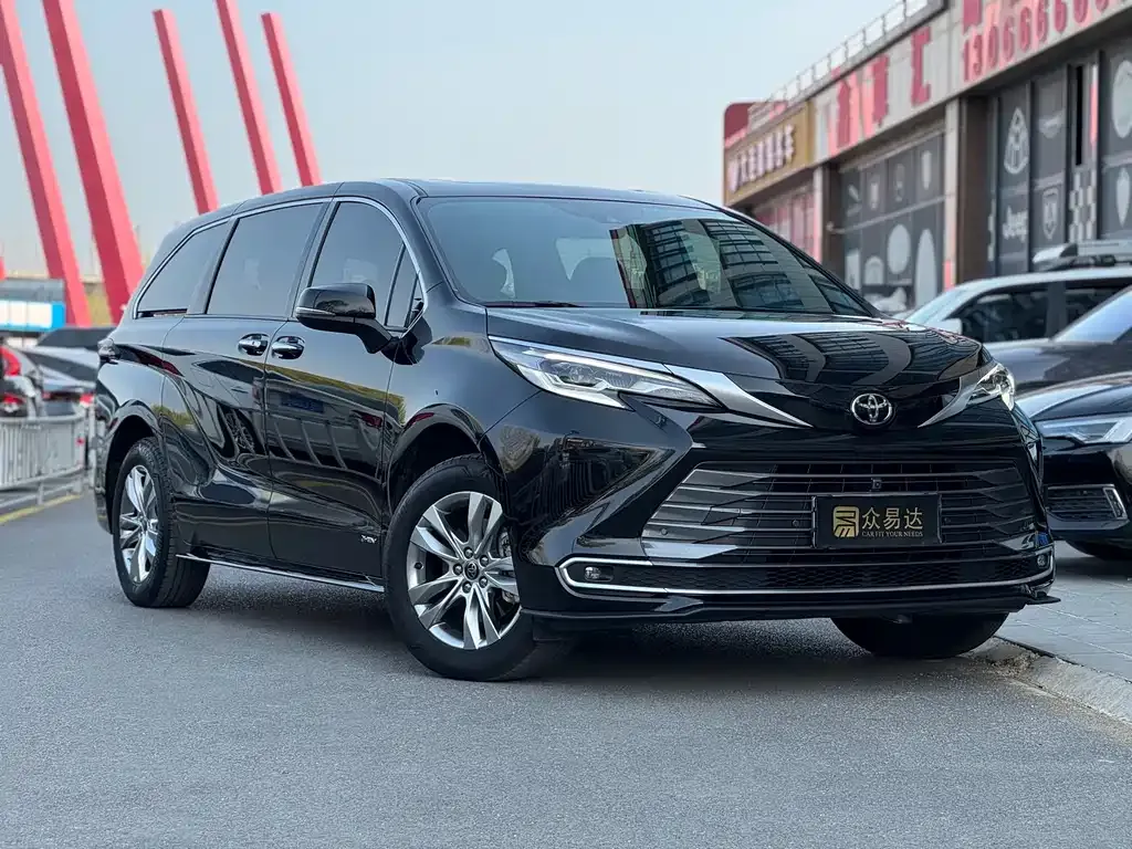 Toyota Sienna — фото 7