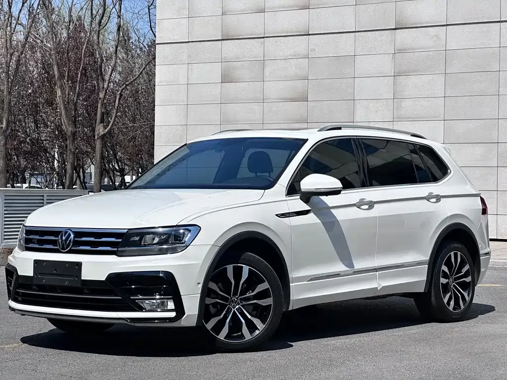 Volkswagen Tiguan L — фото 1