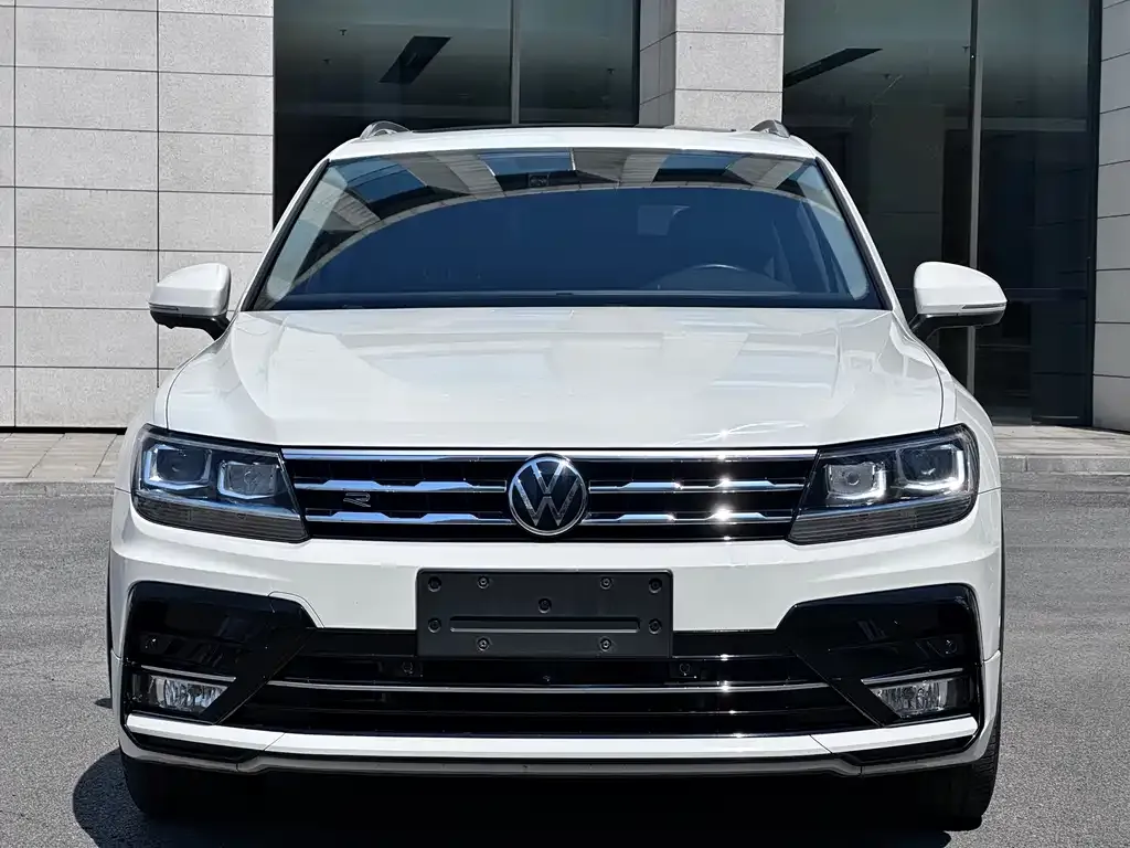 Volkswagen Tiguan L — фото 7