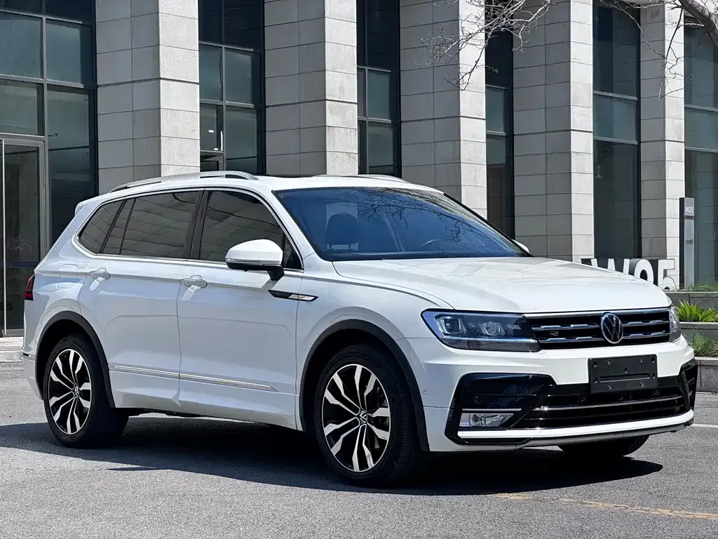 Volkswagen Tiguan L — фото 4