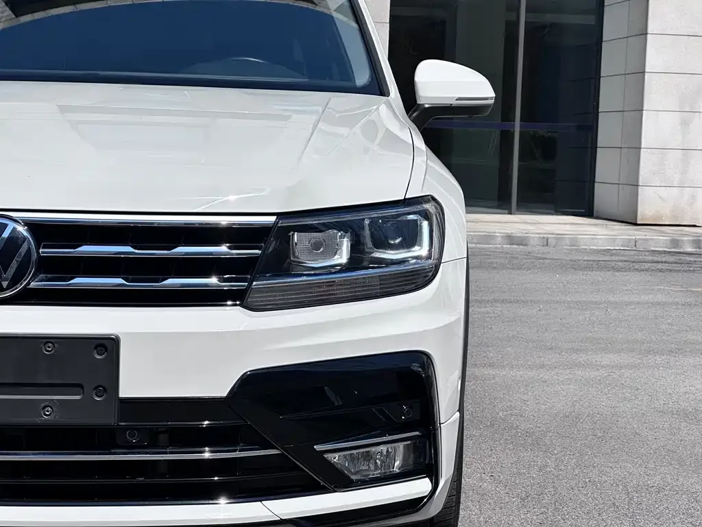 Volkswagen Tiguan L — фото 6