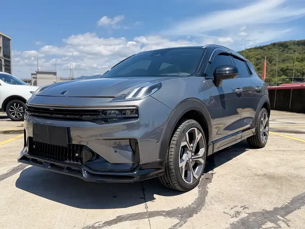 Lynk & Co 06