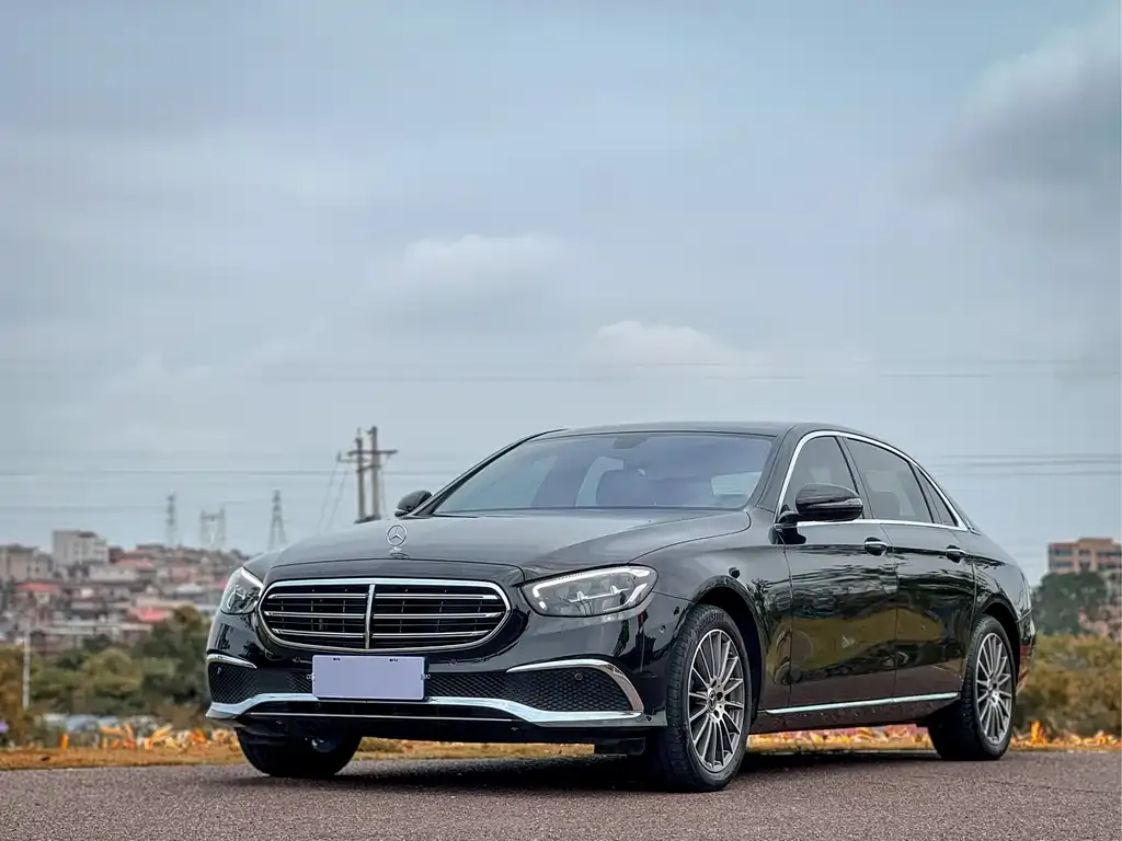 Mercedes-Benz E-Class — фото 1