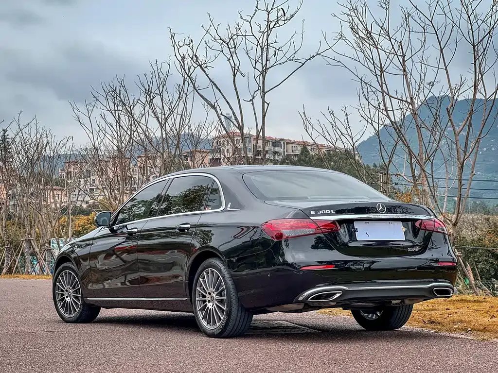 Mercedes-Benz E-Class — фото 9