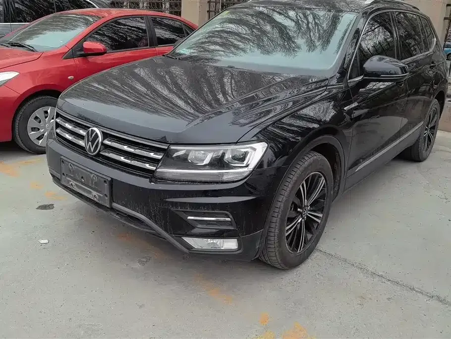 Volkswagen Tiguan L — фото 1