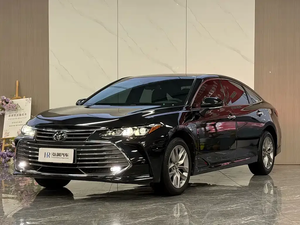 Toyota Avalon — фото 1