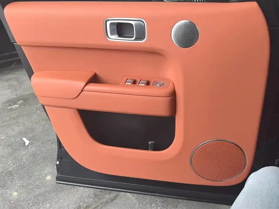 Li Auto L8 — фото 5