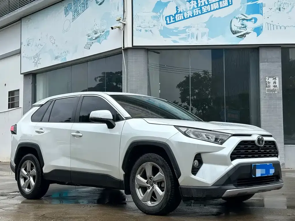 Toyota RAV4 — фото 2
